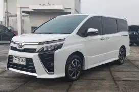 Toyota Voxy 2.0 matic 2018 Putih Km 41.000