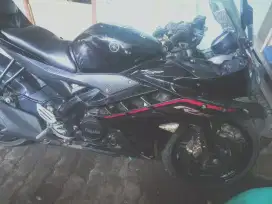Yamaha R15 warna hitam