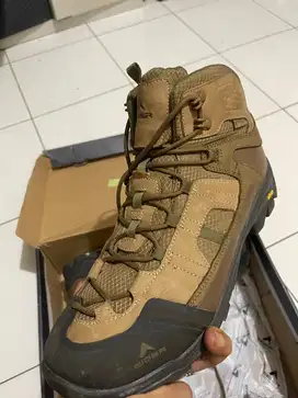 Sepatu hiking trail eiger pollock 2.0