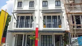 Rumah Cantik 3 Tingkat di dalam Townhouse Ciputat