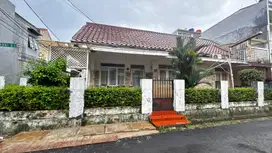 Rumah Tinggal 1 Lantai Luas 187m2 Jalan 1 Mobil Lokasi di Tebet Barat