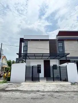 Baru Gress Rumah Sutorejo Modern Tropical dekat Raya Mulyosari