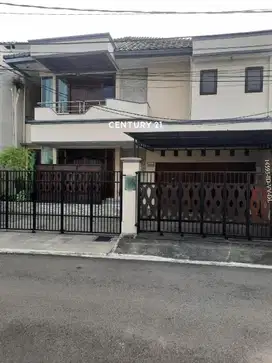 Di JUAL CEPAT RUMAH ASRI 2 LANTAI SIAP HUNI DI BINTARO SEKTOR 1