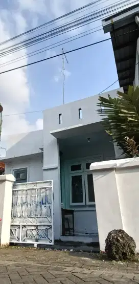 Disewakan Rumah Siap Pakai Pusat Kota Murah Nyaman Strategis Bersih