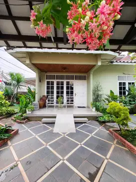 Dijual rumah cantik asri, siap huni, Kb Jeruk Jakarta Barat