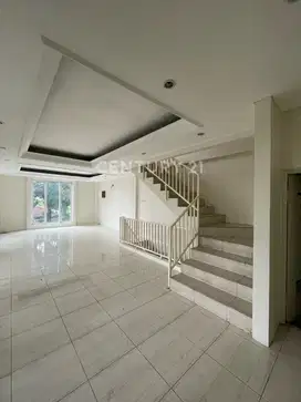 Ruko Siap Pakai 3 Lantai Dengan Balkon Di Area Bangka Kemang