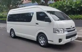 Toyota Hiace commuter 16 seater  2022 km 25.000