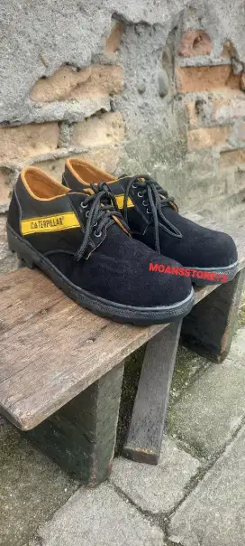 Sepatu Safety Pendek