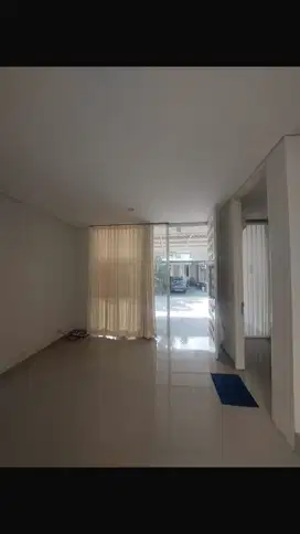 Disewakan Rumah Greenlake Citraland 2 Lantai LT105m Semi Furnish