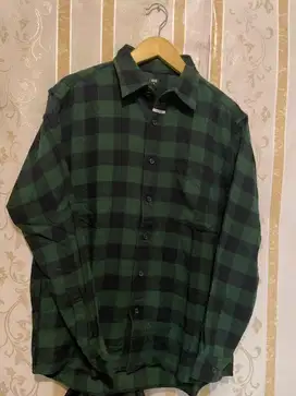 Kemeja uniqlo asli store