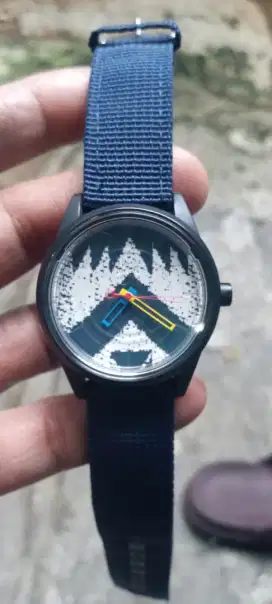 Jam tangan touch solar