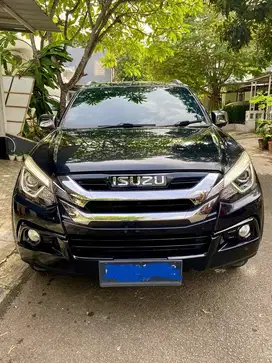 Mu-x , i Series 2020 Hitam Solar Irit Sekali