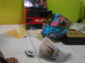 Jual semua helm paket ganteng , dan intercom yg ada difoto
