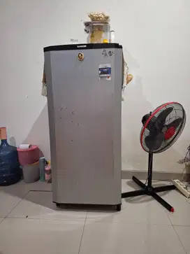 Dijual Kulkas Merk Sanken kondisi normal