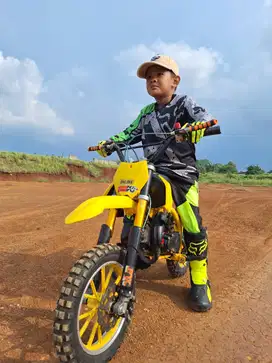 Beli Motor TRAIL dapat FREE 1 set kostum balap