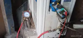 Jasa servis AC kulkas frezer showcase mesin cuci dan bongkar pasang AC