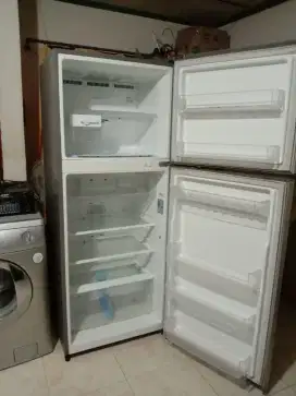 Menerima jual beli kulkas  bekas borong atau satuan