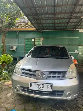 Nissan Grand livina 2010 Bensin