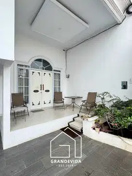 HOUSE FOR SALE DALAM CLUSTER UNIT POJOK JAGAKARSA JAKSEL.