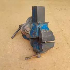 Ragum kecil fungsi untuk kerja atau koleksi