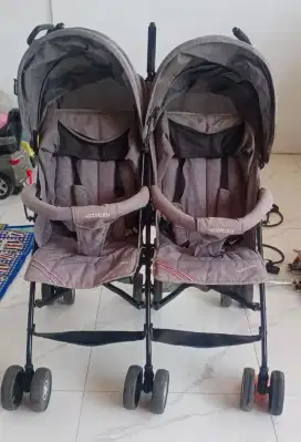 Stroller bayi twins
