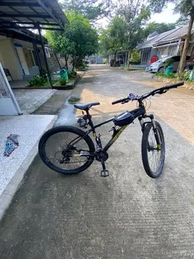 DIJUAL SEPEDA POLYGON CASCADE 4