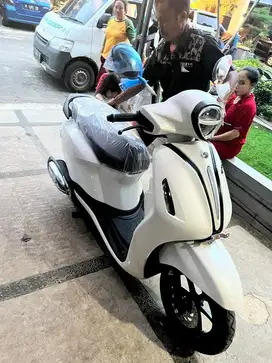 [Second] Yamaha Grand Filano Neo Hybrid White