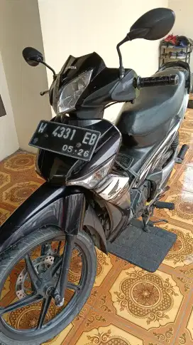 Supra x 125 warna hitam