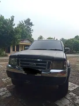 Ford Ranger 2.5 XLT 4X2 MT