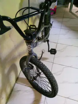 Jual aja sepeda BMX anak kecil 12 th ke atas