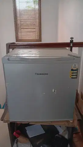 Kulkas minimalis dan praktis