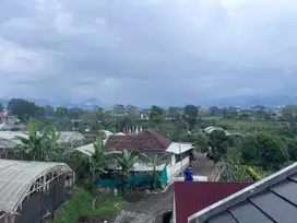Villa Flower Garden jalan mobil masuk, dekat wisata Kota batu