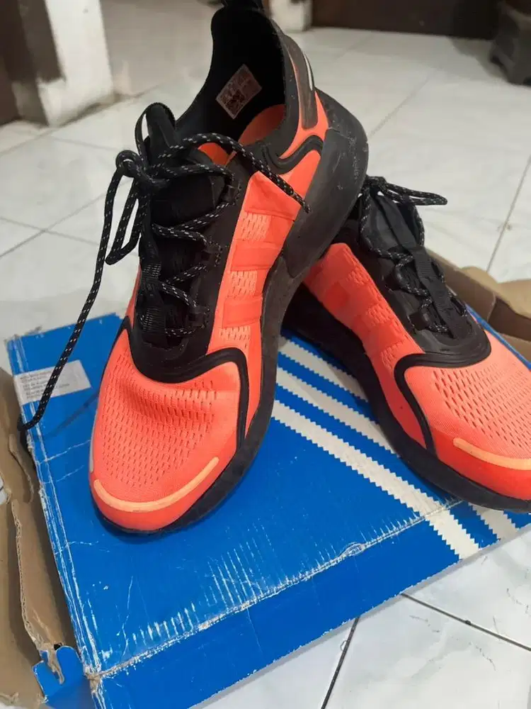 Sapatu second bekas adidas NMD V3 original
