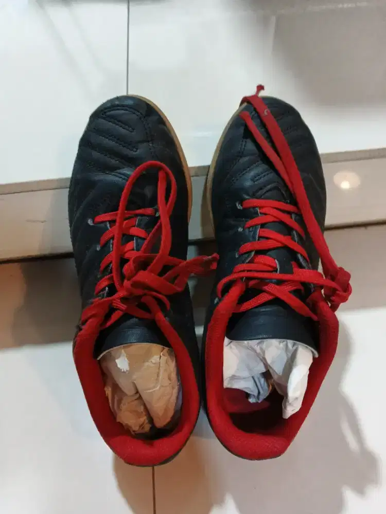 Sepatu Futsal Decathlon size 37