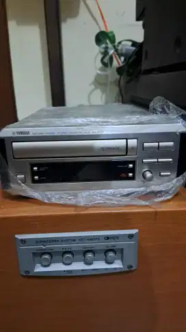 Pemutar kaset Yamaha KX E100