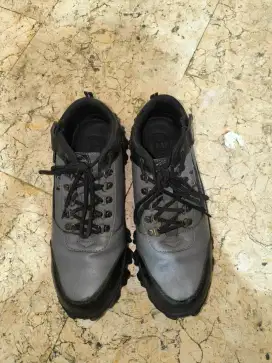 Sepatu Safety Low Kerja Proyek Gunung Hiking Lavio E95