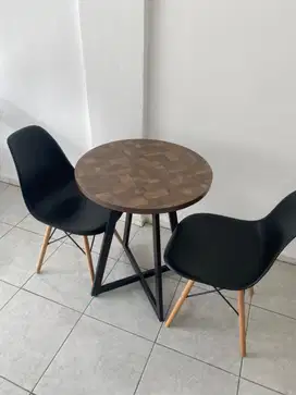 Meja Oval set dengan 2 kursi hitam brand informa store