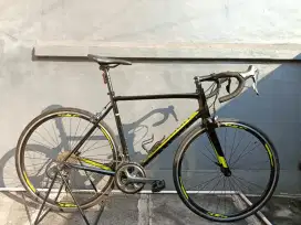 Sepeda Roadbike Polygon Strattos S4