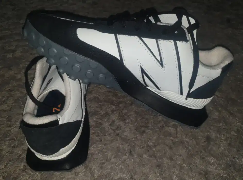 SEPATU NEW BALANCE XC72 BLACK WHITE