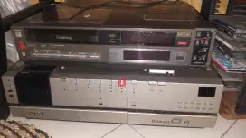 Sony Betamax dan Sony C7. Pemutar kaset video jadul