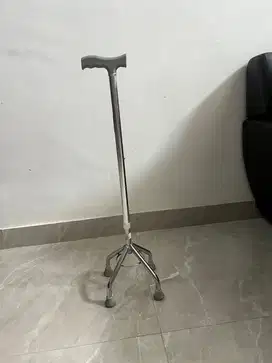 Tongkat Kaki tiga