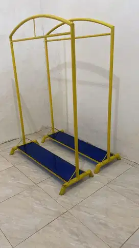 Gantungan Baju Butik Elegan