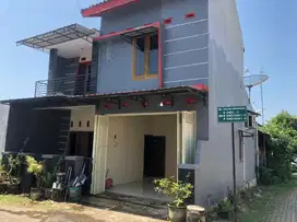 Disewakan/dijual rumah pinggir jalan raya