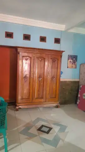 Lemari kayu jati