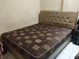 Dijual 1 set tempat tidur dan kasur merk UNILAND