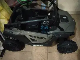 Mainan mobil anak pakai Aki