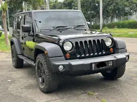 JEEP WRANGLER  3.8L AT HITAM 2011 LOW KM DIJUAL CEPAT TERMURAH