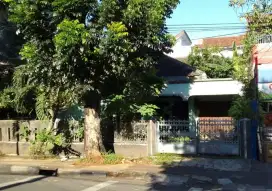 Rumah Tebet Barat Dalam, Hadap Timur, Depan Jalan Raya