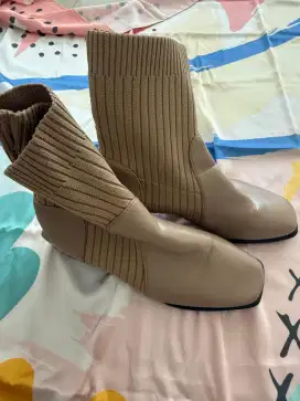 Sepatu boots wanita pesta tinggi premium design quality ,wrna coklat