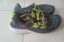 Sepatu running Nike flex